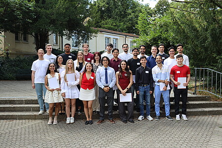 Absolventinnen und Absolventen des dritten Jahrgangs des Studienkollegs 