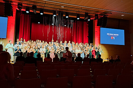 Master-Absolventinnen- und Absolventen