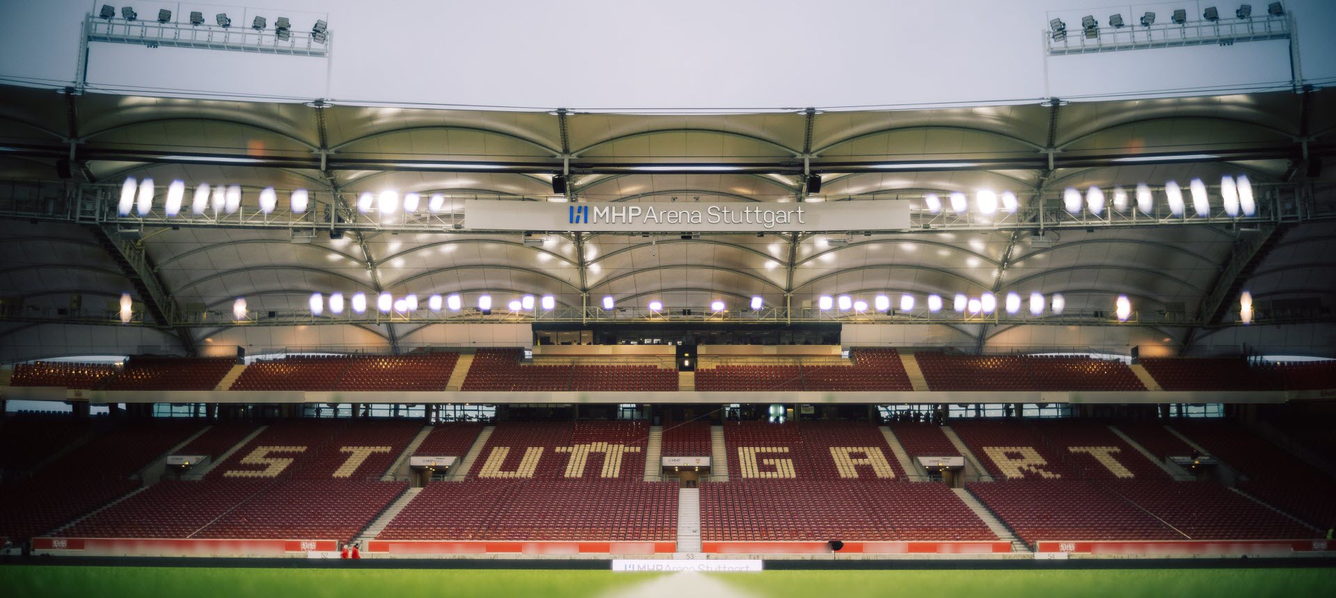 Foto des VfB-Stadions mit Blick auf die Tribüne