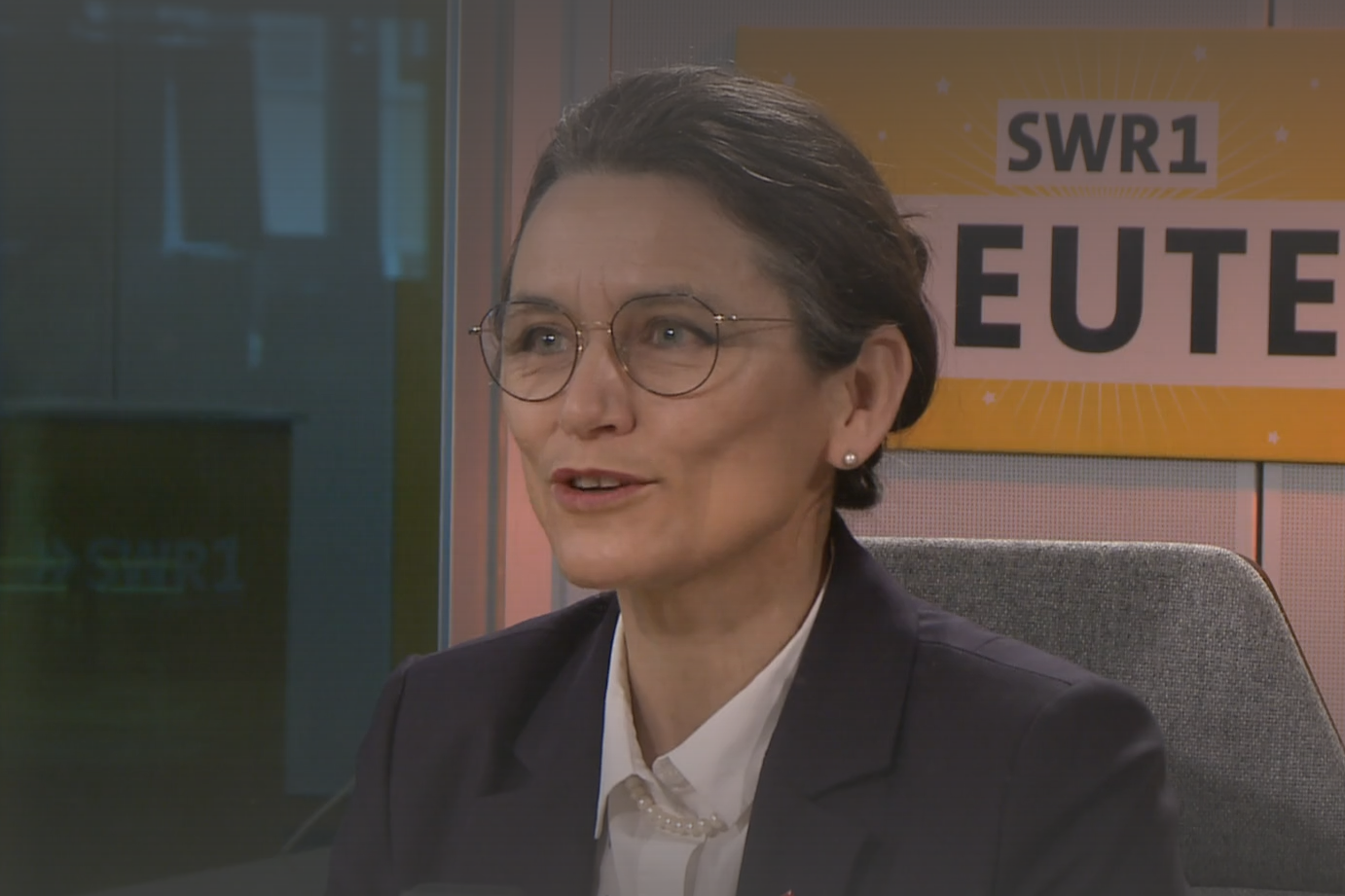 Professorin Martina Klärle im Studio von SWR1 Leute