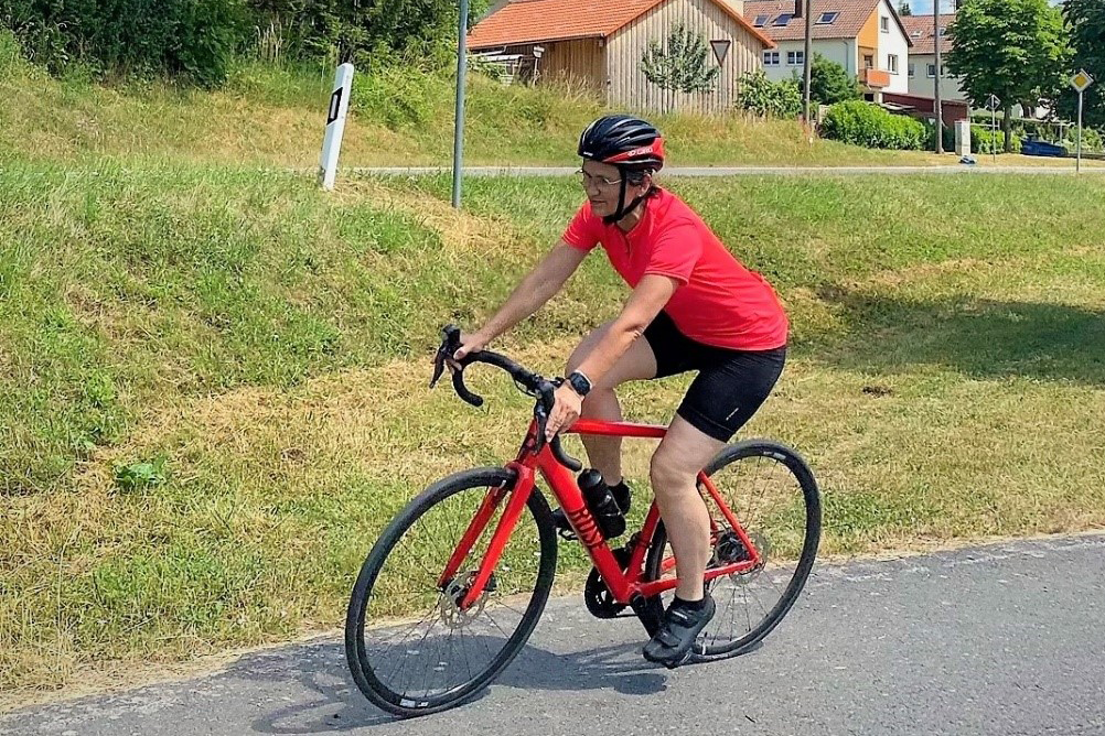 Prof. Dr. Martina Klärle bei einer Radtour in der Heimat