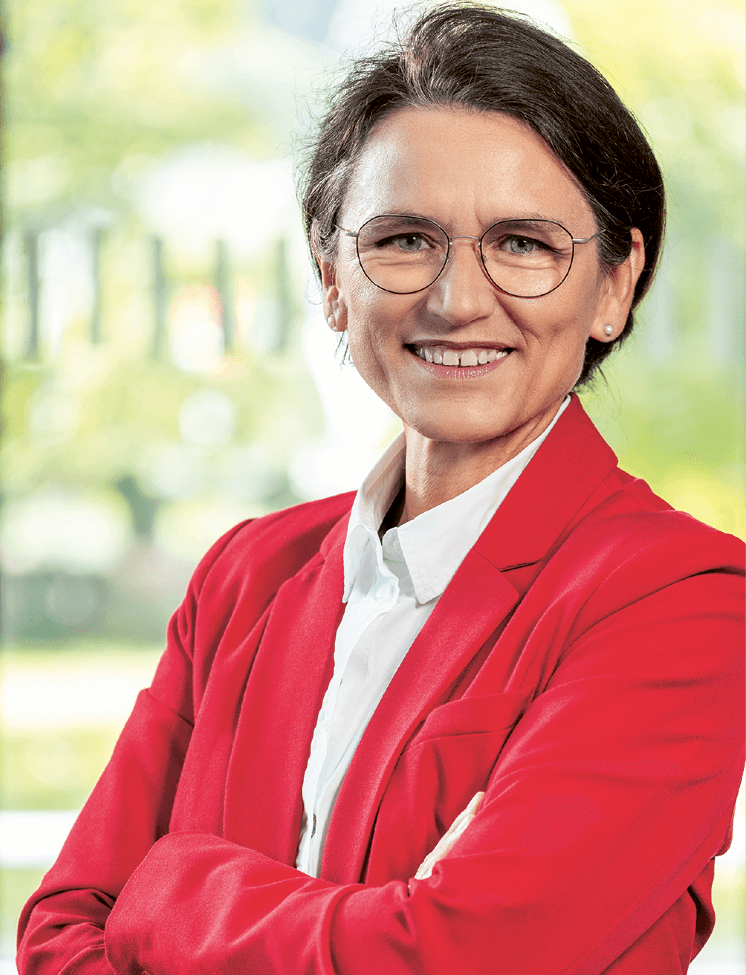 Portrait der Präsidentin Klärle mit rotem Jacket